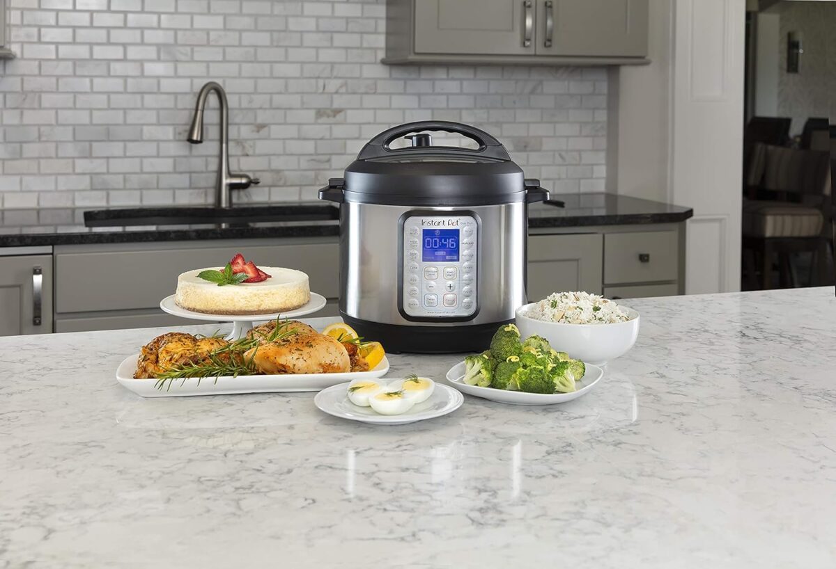Instant Pot Duo Plus 9-in-1 Multicooker, Pressure Cooker, Slow Cook, Rice Maker, Steamer, Sauté, Yogurt, Warmer & Sterilizer, Includes App With Over 800 Recipes, Stainless...